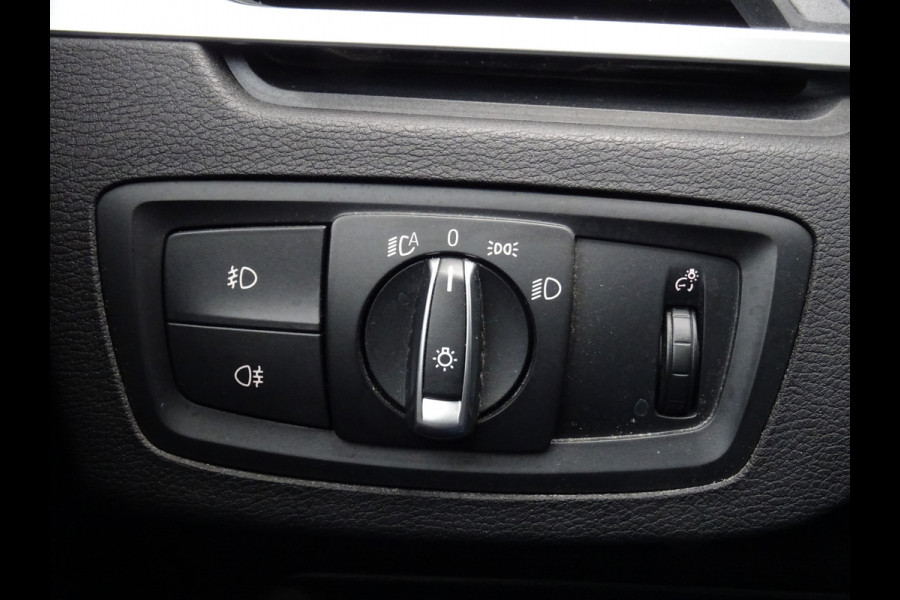 BMW X1 sDrive20i Orange Edition III * PANORAMADAK * HEAD-UP * DEALER ONDERH. !!