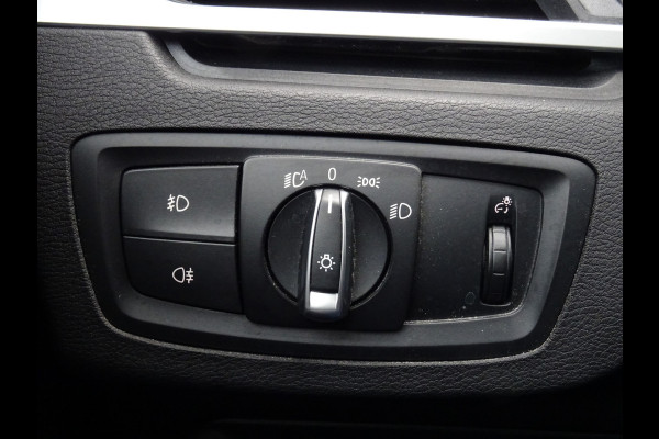 BMW X1 sDrive20i Orange Edition III * PANORAMADAK * HEAD-UP * DEALER ONDERH. !!