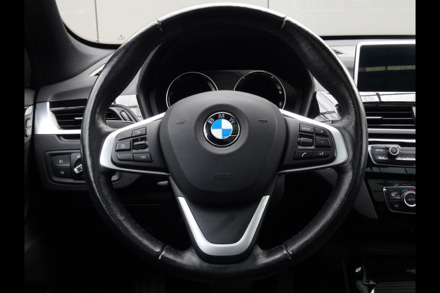 BMW X1 sDrive20i Orange Edition III * PANORAMADAK * HEAD-UP * DEALER ONDERH. !!