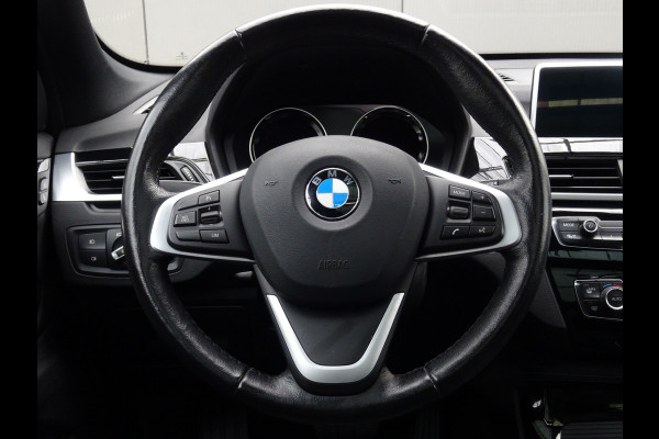 BMW X1 sDrive20i Orange Edition III * PANORAMADAK * HEAD-UP * DEALER ONDERH. !!