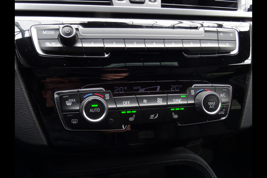 BMW X1 sDrive20i Orange Edition III * PANORAMADAK * HEAD-UP * DEALER ONDERH. !!