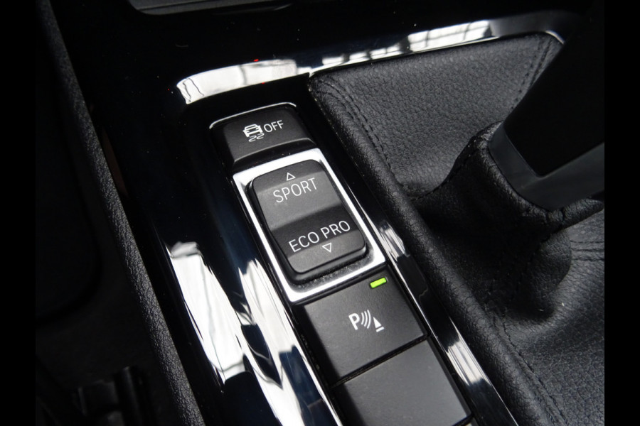 BMW X1 sDrive20i Orange Edition III * PANORAMADAK * HEAD-UP * DEALER ONDERH. !!