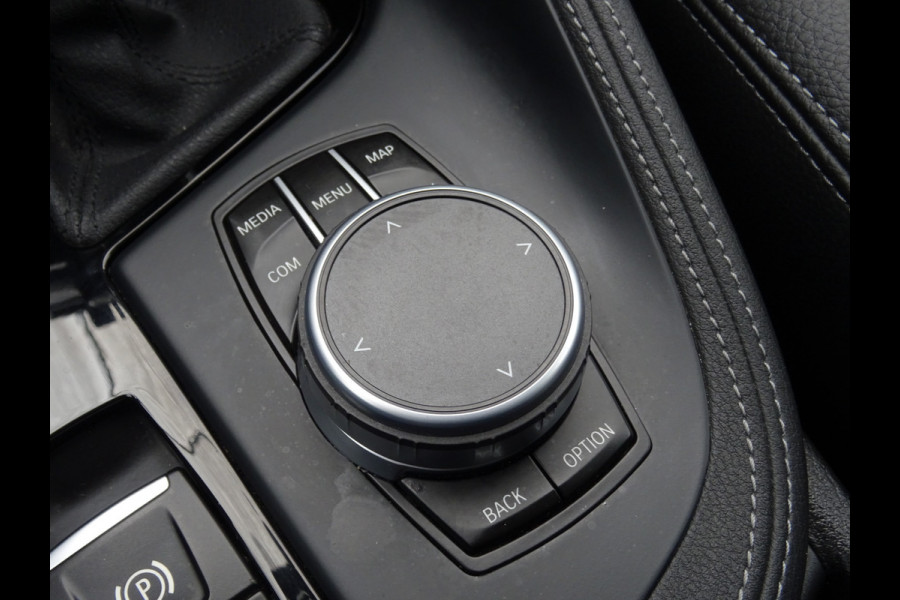 BMW X1 sDrive20i Orange Edition III * PANORAMADAK * HEAD-UP * DEALER ONDERH. !!