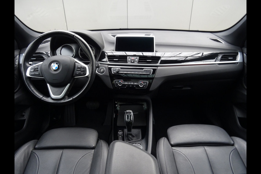 BMW X1 sDrive20i Orange Edition III * PANORAMADAK * HEAD-UP * DEALER ONDERH. !!