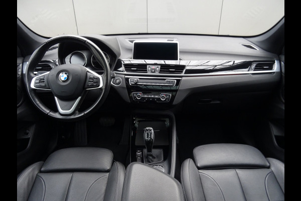 BMW X1 sDrive20i Orange Edition III * PANORAMADAK * HEAD-UP * DEALER ONDERH. !!