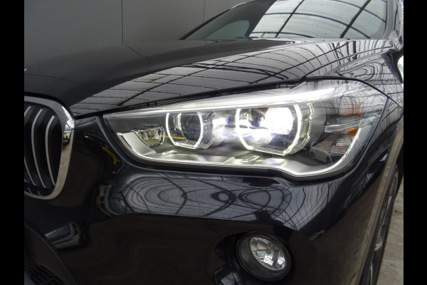 BMW X1 sDrive20i Orange Edition III * PANORAMADAK * HEAD-UP * DEALER ONDERH. !!