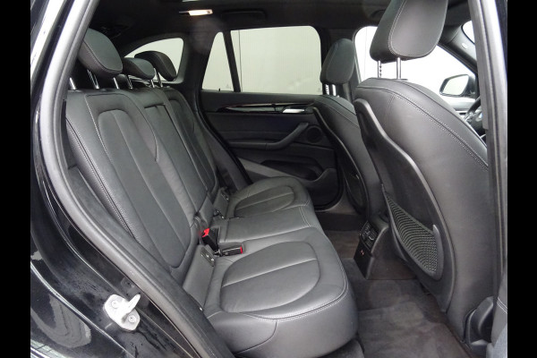 BMW X1 sDrive20i Orange Edition III * PANORAMADAK * HEAD-UP * DEALER ONDERH. !!