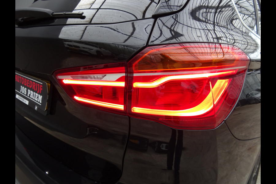 BMW X1 sDrive20i Orange Edition III * PANORAMADAK * HEAD-UP * DEALER ONDERH. !!