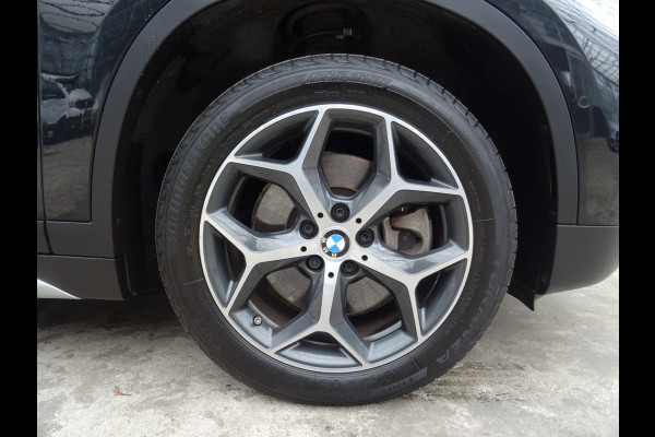 BMW X1 sDrive20i Orange Edition III * PANORAMADAK * HEAD-UP * DEALER ONDERH. !!