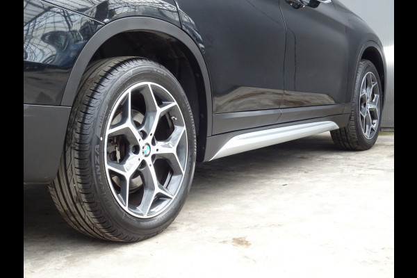 BMW X1 sDrive20i Orange Edition III * PANORAMADAK * HEAD-UP * DEALER ONDERH. !!