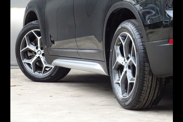 BMW X1 sDrive20i Orange Edition III * PANORAMADAK * HEAD-UP * DEALER ONDERH. !!