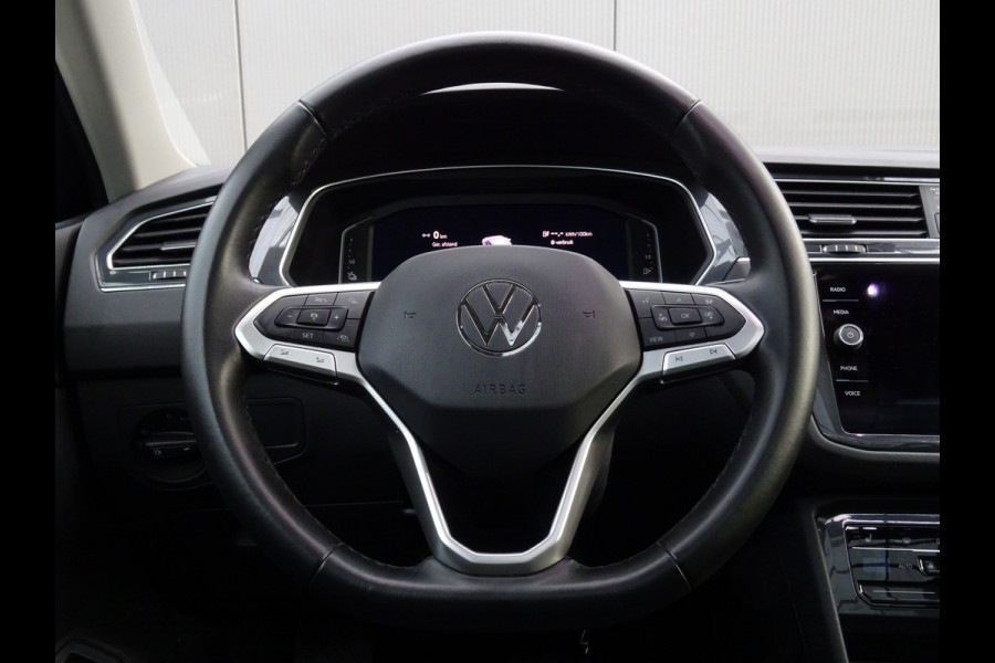 Volkswagen Tiguan 1.4 TSI eHybrid Business+ * PANORAMADAK * 19 INCH * CARPLAY !! Volkswagen Tiguan 1.4 TSI eHybrid Business+ * PANORAMADAK * 19 INCH * CARPLAY !!