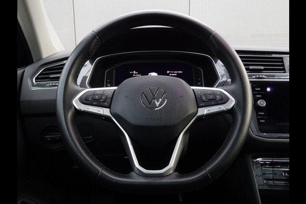 Volkswagen Tiguan 1.4 TSI eHybrid Business+ * PANORAMADAK * 19 INCH * CARPLAY !! Volkswagen Tiguan 1.4 TSI eHybrid Business+ * PANORAMADAK * 19 INCH * CARPLAY !!