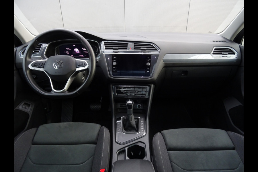 Volkswagen Tiguan 1.4 TSI eHybrid Business+ * PANORAMADAK * 19 INCH * CARPLAY !! Volkswagen Tiguan 1.4 TSI eHybrid Business+ * PANORAMADAK * 19 INCH * CARPLAY !!