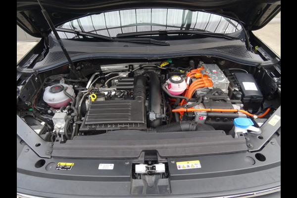 Volkswagen Tiguan 1.4 TSI eHybrid Business+ * PANORAMADAK * 19 INCH * CARPLAY !! Volkswagen Tiguan 1.4 TSI eHybrid Business+ * PANORAMADAK * 19 INCH * CARPLAY !!