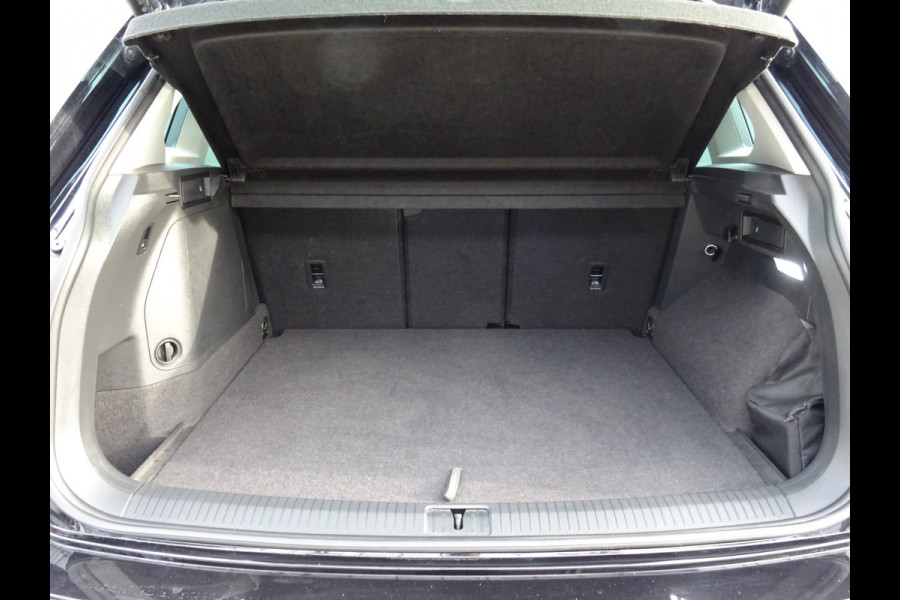 Volkswagen Tiguan 1.4 TSI eHybrid Business+ * PANORAMADAK * 19 INCH * CARPLAY !! Volkswagen Tiguan 1.4 TSI eHybrid Business+ * PANORAMADAK * 19 INCH * CARPLAY !!