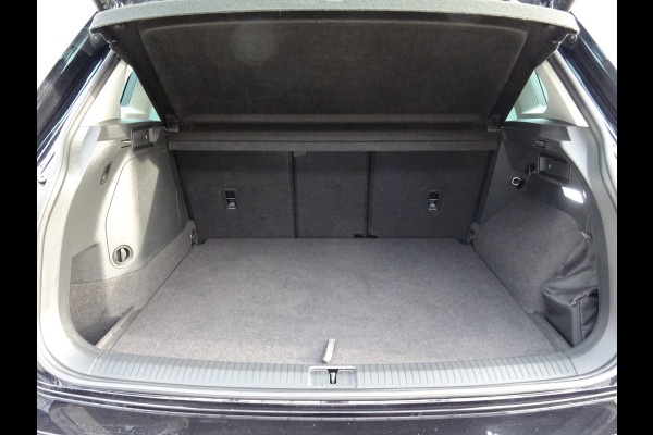 Volkswagen Tiguan 1.4 TSI eHybrid Business+ * PANORAMADAK * 19 INCH * CARPLAY !! Volkswagen Tiguan 1.4 TSI eHybrid Business+ * PANORAMADAK * 19 INCH * CARPLAY !!