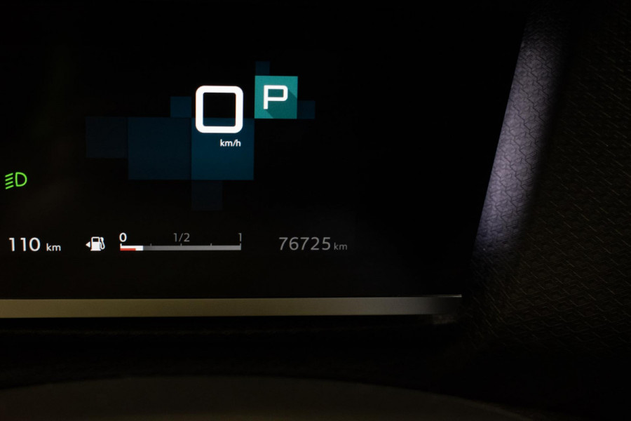 Citroën C4 1.2 Puretech Feel Pack (APPLE CARPLAY,NAVI,CAMERA,DIGITALE COCKPIT,SPORTSTOELEN,GETINT,PDC,LANE ASSIST,NETTESTAAT)