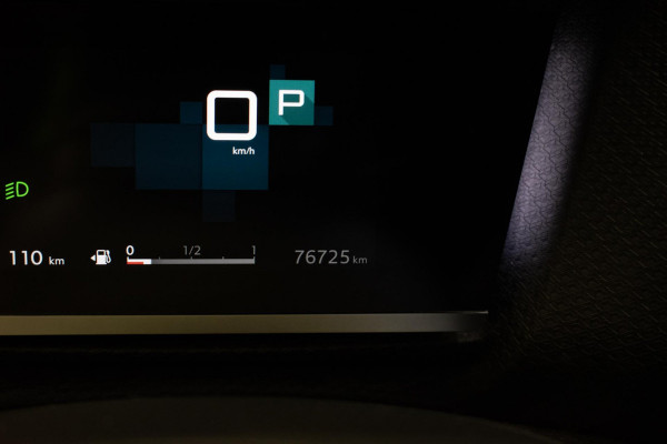 Citroën C4 1.2 Puretech Feel Pack (APPLE CARPLAY,NAVI,CAMERA,DIGITALE COCKPIT,SPORTSTOELEN,GETINT,PDC,LANE ASSIST,NETTESTAAT)