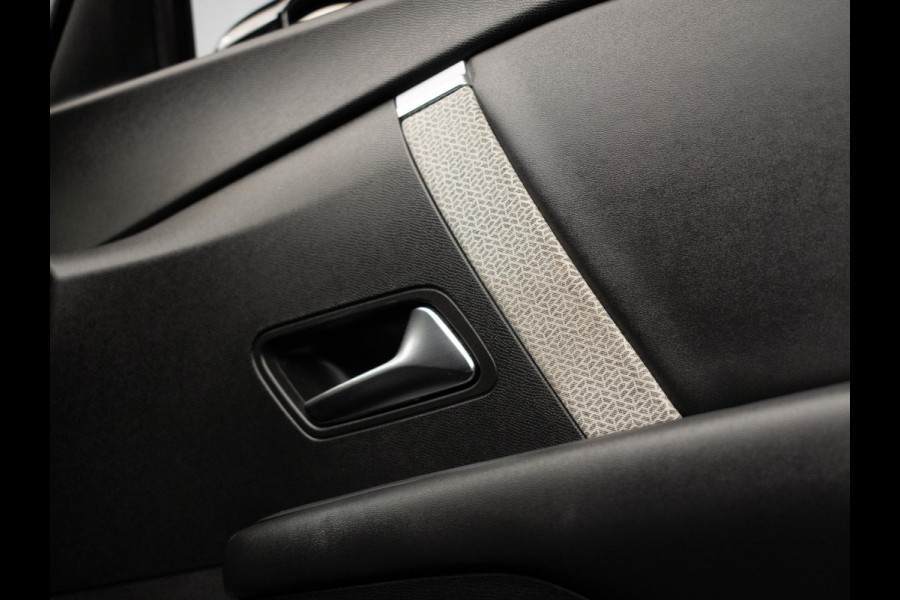 Citroën C4 1.2 Puretech Feel Pack (APPLE CARPLAY,NAVI,CAMERA,DIGITALE COCKPIT,SPORTSTOELEN,GETINT,PDC,LANE ASSIST,NETTESTAAT)