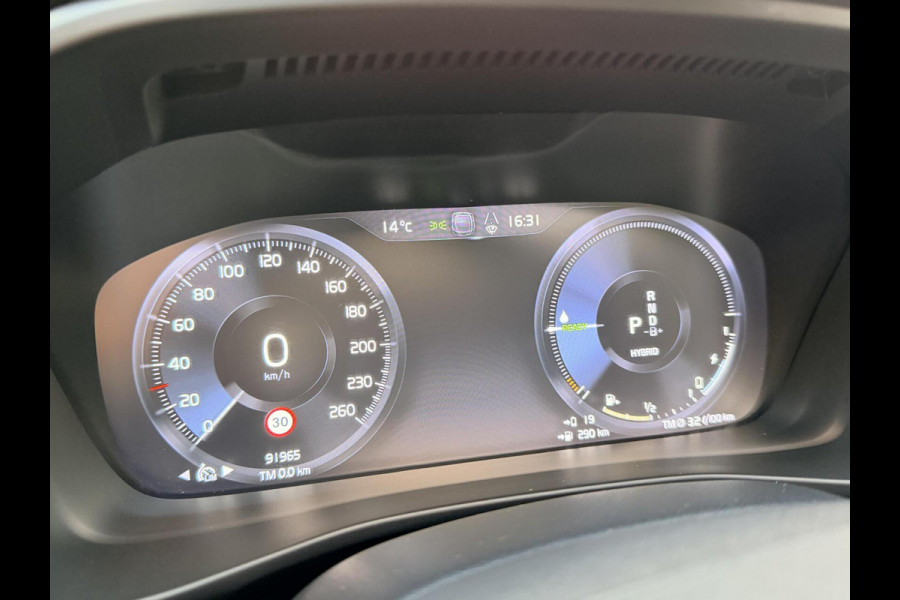 Volvo XC40 1.5 T4 Recharge R-Design Automaat | Panoramadak | LED verlichting | Sportstoelen leer | DAB | Apple CarPlay | 360 graden camera