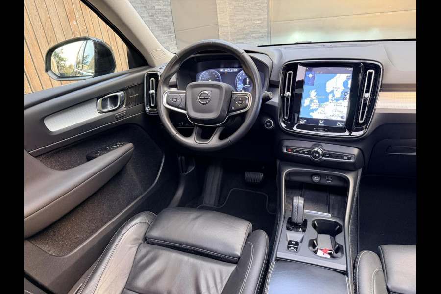 Volvo XC40 1.5 T4 Recharge R-Design Automaat | Panoramadak | LED verlichting | Sportstoelen leer | DAB | Apple CarPlay | 360 graden camera