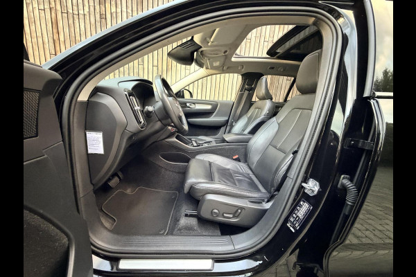 Volvo XC40 1.5 T4 Recharge R-Design Automaat | Panoramadak | LED verlichting | Sportstoelen leer | DAB | Apple CarPlay | 360 graden camera
