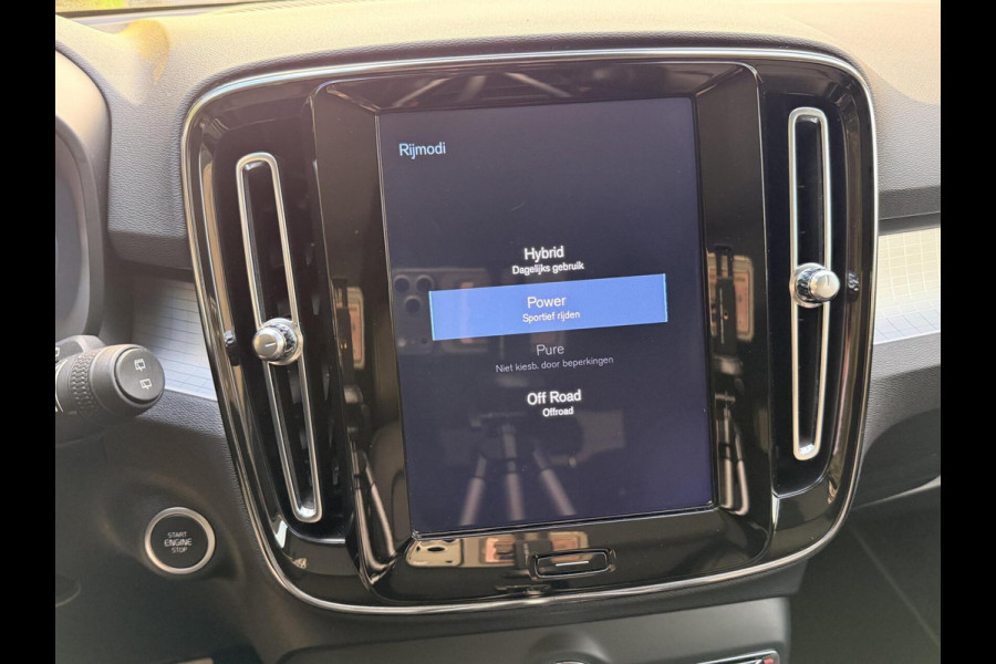 Volvo XC40 1.5 T4 Recharge R-Design Automaat | Panoramadak | LED verlichting | Sportstoelen leer | DAB | Apple CarPlay | 360 graden camera
