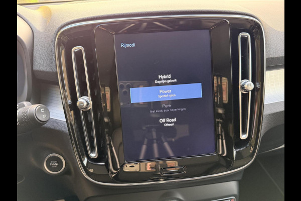 Volvo XC40 1.5 T4 Recharge R-Design Automaat | Panoramadak | LED verlichting | Sportstoelen leer | DAB | Apple CarPlay | 360 graden camera