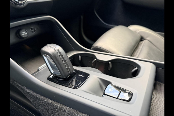 Volvo XC40 1.5 T4 Recharge R-Design Automaat | Panoramadak | LED verlichting | Sportstoelen leer | DAB | Apple CarPlay | 360 graden camera