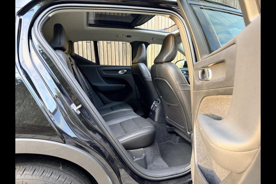 Volvo XC40 1.5 T4 Recharge R-Design Automaat | Panoramadak | LED verlichting | Sportstoelen leer | DAB | Apple CarPlay | 360 graden camera
