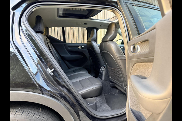 Volvo XC40 1.5 T4 Recharge R-Design Automaat | Panoramadak | LED verlichting | Sportstoelen leer | DAB | Apple CarPlay | 360 graden camera