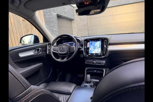 Volvo XC40 1.5 T4 Recharge R-Design Automaat | Panoramadak | LED verlichting | Sportstoelen leer | DAB | Apple CarPlay | 360 graden camera