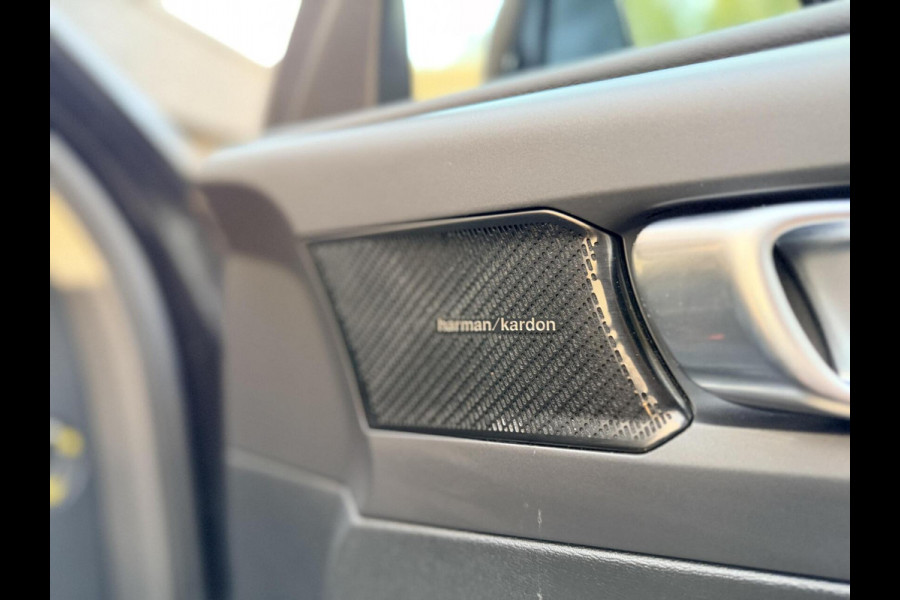 Volvo XC40 1.5 T4 Recharge R-Design Automaat | Panoramadak | LED verlichting | Sportstoelen leer | DAB | Apple CarPlay | 360 graden camera