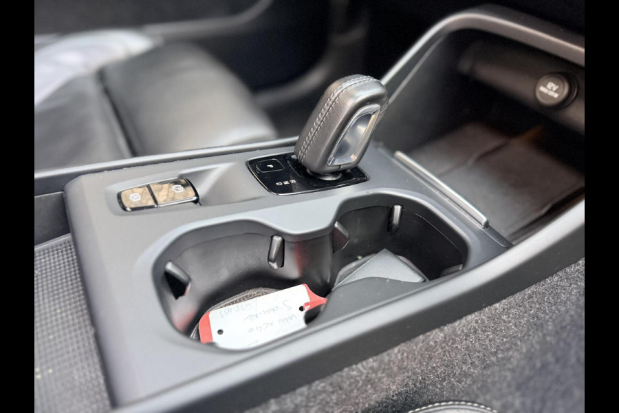 Volvo XC40 1.5 T4 Recharge R-Design Automaat | Panoramadak | LED verlichting | Sportstoelen leer | DAB | Apple CarPlay | 360 graden camera