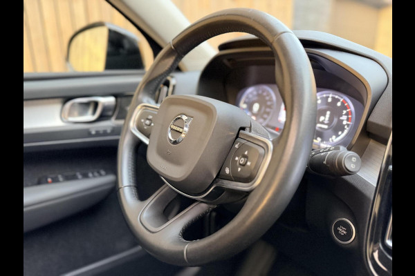 Volvo XC40 1.5 T4 Recharge R-Design Automaat | Panoramadak | LED verlichting | Sportstoelen leer | DAB | Apple CarPlay | 360 graden camera