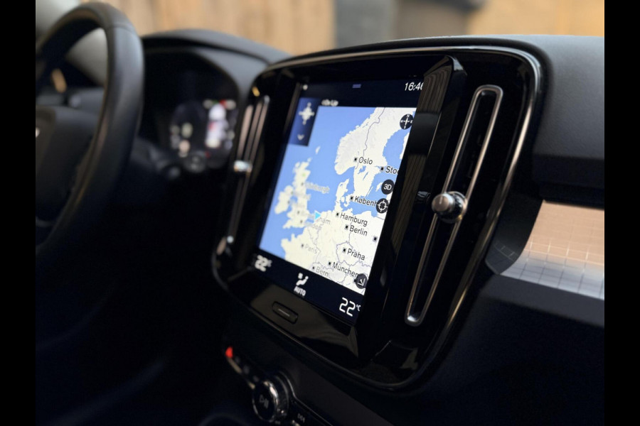 Volvo XC40 1.5 T4 Recharge R-Design Automaat | Panoramadak | LED verlichting | Sportstoelen leer | DAB | Apple CarPlay | 360 graden camera