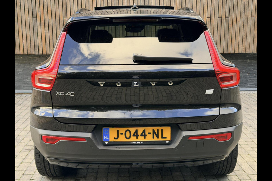 Volvo XC40 1.5 T4 Recharge R-Design Automaat | Panoramadak | LED verlichting | Sportstoelen leer | DAB | Apple CarPlay | 360 graden camera