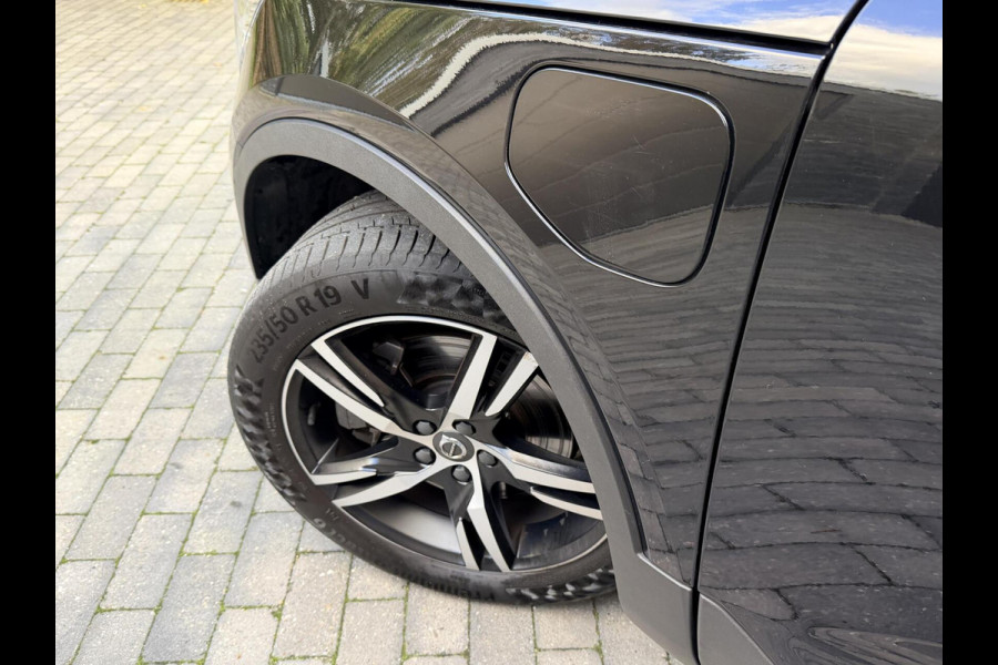 Volvo XC40 1.5 T4 Recharge R-Design Automaat | Panoramadak | LED verlichting | Sportstoelen leer | DAB | Apple CarPlay | 360 graden camera