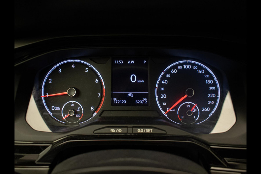 Volkswagen Polo 1.0 TSI Sport (APPLE CARPLAY,NAVI,CRUISE,PDC,CAMERA,SPORTSTOELEN,GETINT,CLIMATE,NETTESTAAT)
