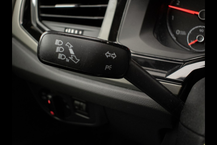 Volkswagen Polo 1.0 TSI Sport (APPLE CARPLAY,NAVI,CRUISE,PDC,CAMERA,SPORTSTOELEN,GETINT,CLIMATE,NETTESTAAT)