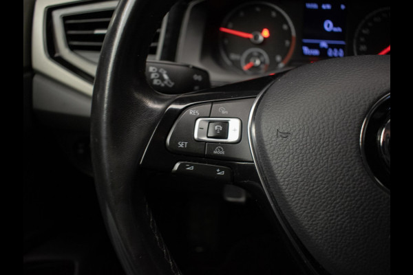 Volkswagen Polo 1.0 TSI Sport (APPLE CARPLAY,NAVI,CRUISE,PDC,CAMERA,SPORTSTOELEN,GETINT,CLIMATE,NETTESTAAT)