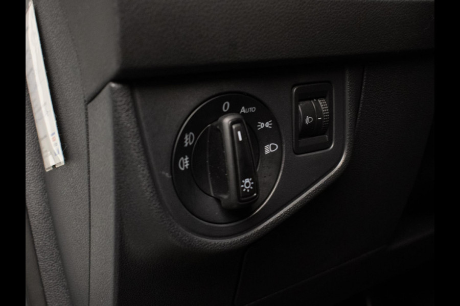 Volkswagen Polo 1.0 TSI Sport (APPLE CARPLAY,NAVI,CRUISE,PDC,CAMERA,SPORTSTOELEN,GETINT,CLIMATE,NETTESTAAT)