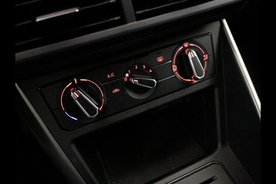 Volkswagen Polo 1.0 TSI Sport (APPLE CARPLAY,NAVI,CRUISE,PDC,CAMERA,SPORTSTOELEN,GETINT,CLIMATE,NETTESTAAT)