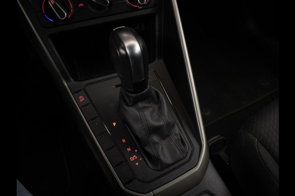 Volkswagen Polo 1.0 TSI Sport (APPLE CARPLAY,NAVI,CRUISE,PDC,CAMERA,SPORTSTOELEN,GETINT,CLIMATE,NETTESTAAT)