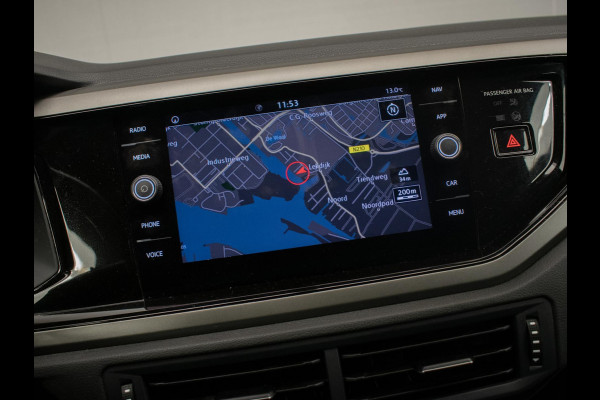 Volkswagen Polo 1.0 TSI Sport (APPLE CARPLAY,NAVI,CRUISE,PDC,CAMERA,SPORTSTOELEN,GETINT,CLIMATE,NETTESTAAT)