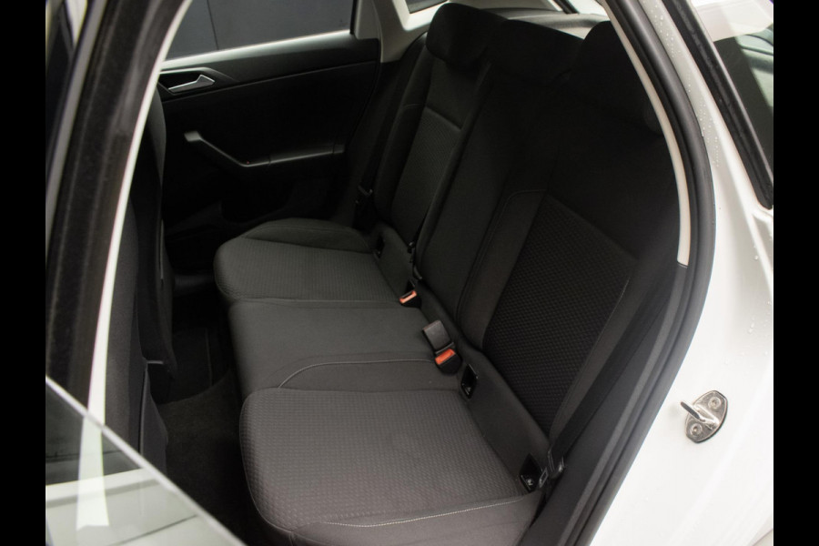 Volkswagen Polo 1.0 TSI Sport (APPLE CARPLAY,NAVI,CRUISE,PDC,CAMERA,SPORTSTOELEN,GETINT,CLIMATE,NETTESTAAT)