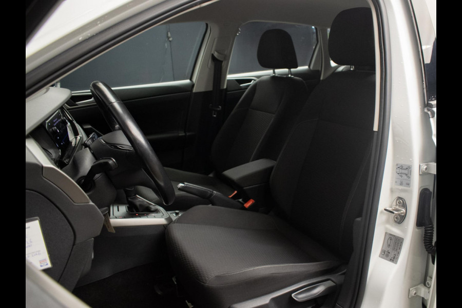 Volkswagen Polo 1.0 TSI Sport (APPLE CARPLAY,NAVI,CRUISE,PDC,CAMERA,SPORTSTOELEN,GETINT,CLIMATE,NETTESTAAT)