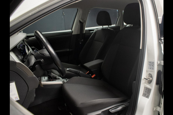 Volkswagen Polo 1.0 TSI Sport (APPLE CARPLAY,NAVI,CRUISE,PDC,CAMERA,SPORTSTOELEN,GETINT,CLIMATE,NETTESTAAT)