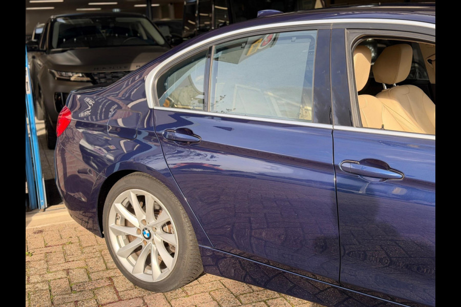 BMW 3-serie 320i Luxury Edition Individual 2018 NAVI LEDER! BMW 3-serie 320i Luxury Edition Individual 2018 NAVI LEDER!